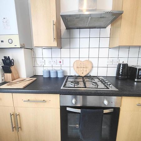 Lovely 3 Bedroom Serviced Apartment In Leytonstone Londra Dış mekan fotoğraf