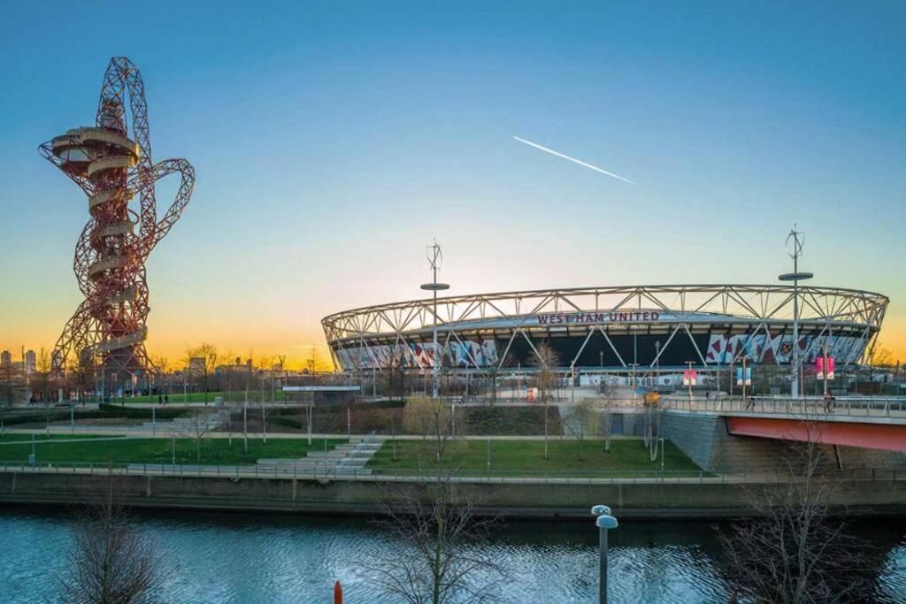Lovely 3 Bedroom Serviced Apartment In Leytonstone Londra Dış mekan fotoğraf