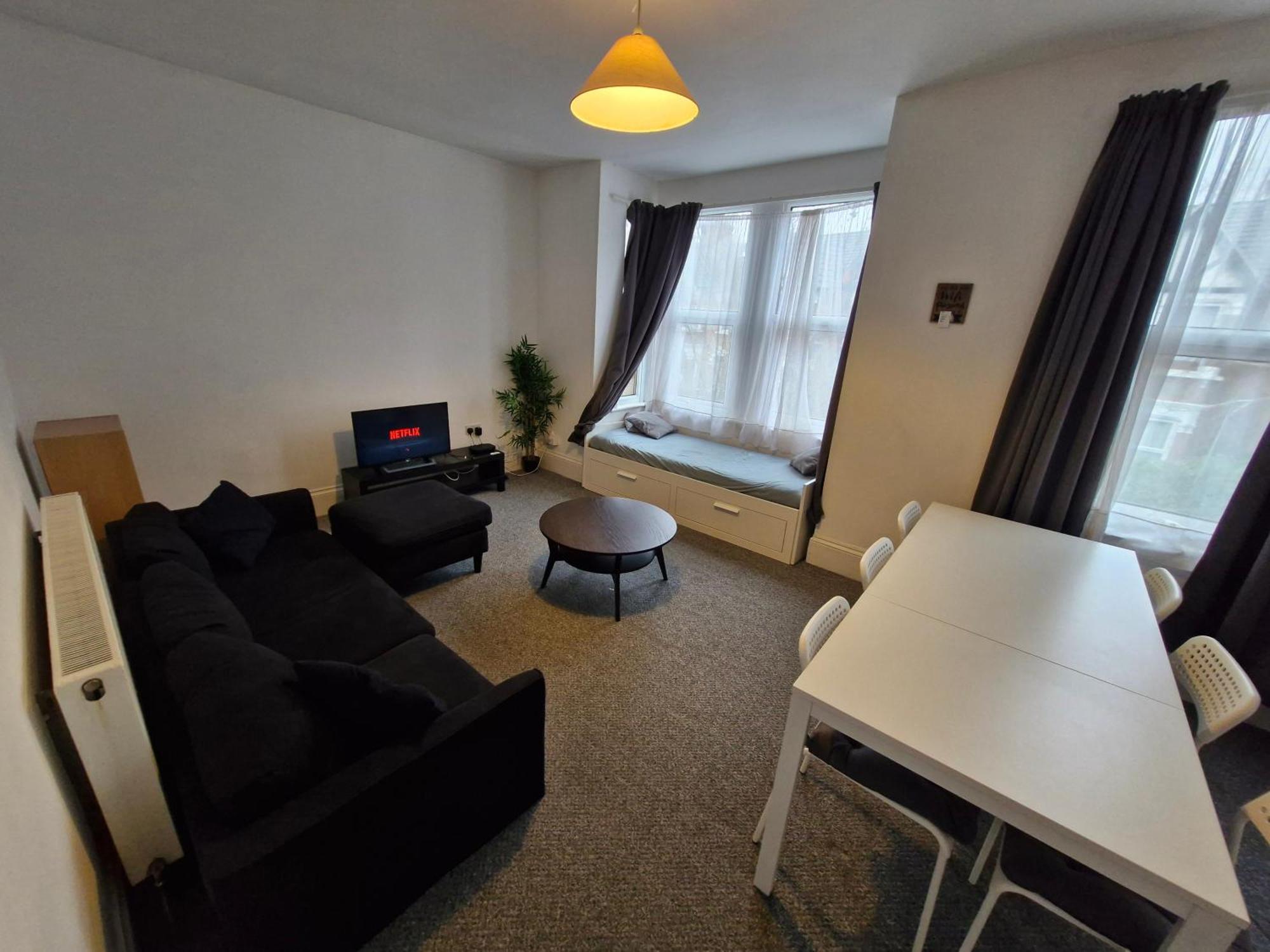 Lovely 3 Bedroom Serviced Apartment In Leytonstone Londra Dış mekan fotoğraf